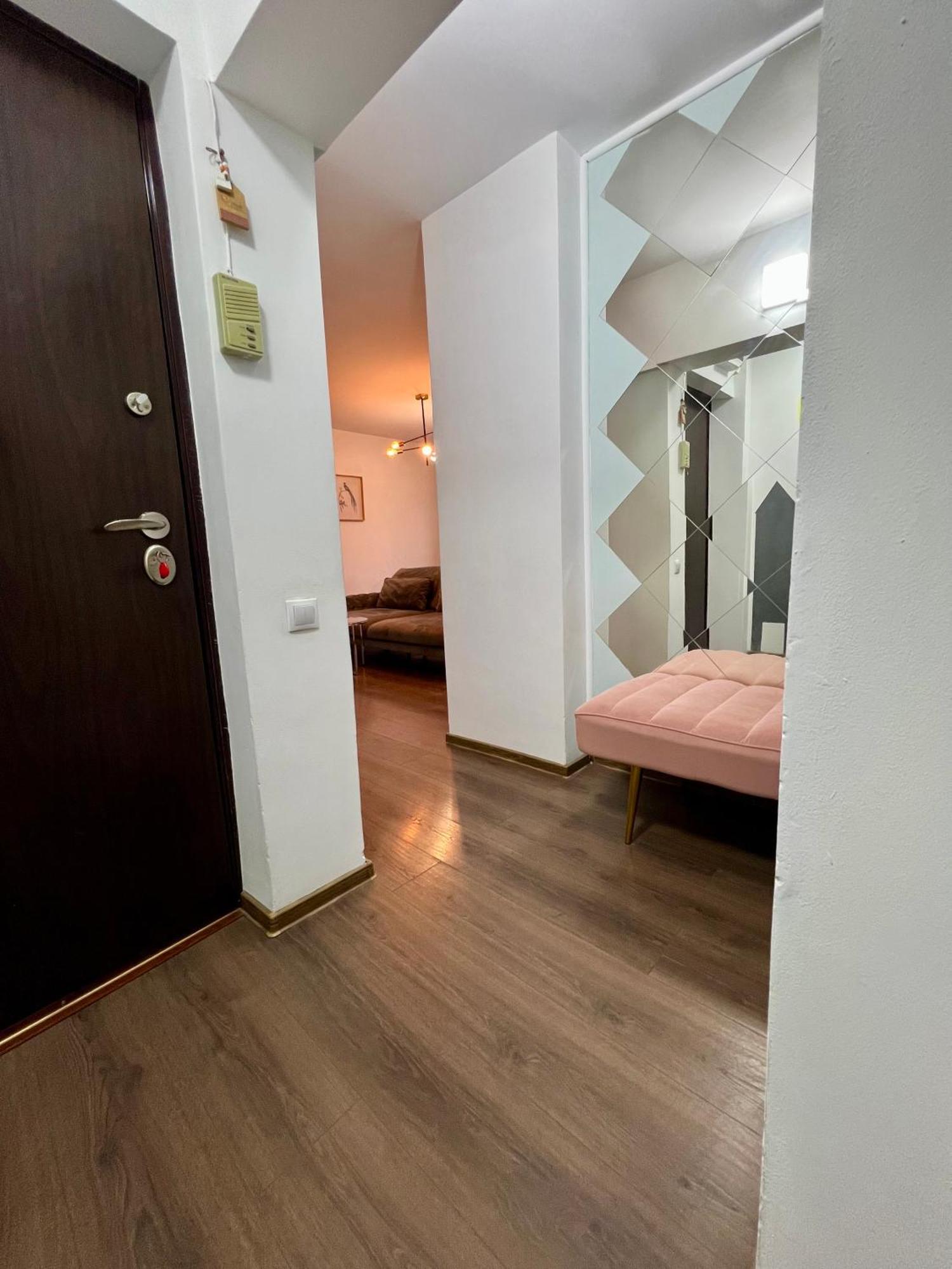 Old Town View- Ultracentral Apartment Targoviste Exteriör bild
